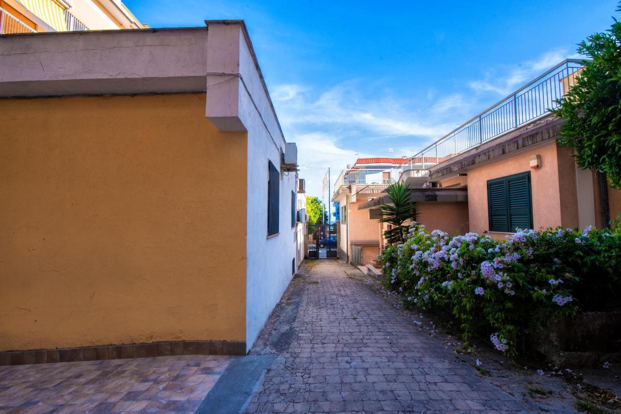 Domus Marti Hotel Formia Bagian luar foto
